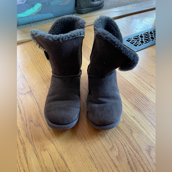 Dark Brown Bailey Uggs - size 9 - Picture 4 of 6
